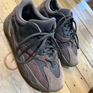 Yeezy Boost 700 MAUVE